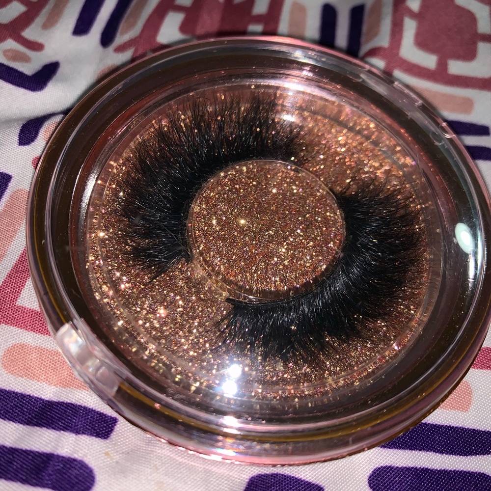 3D Mink Lashes by @_ROSbeauty (my company)